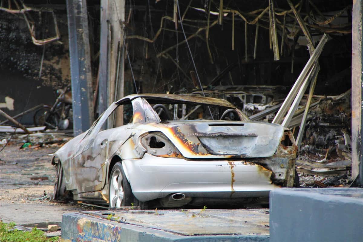 Galería: Incendio intencional en Planet Car´s , una “cicatriz” más de la inseguridad en Cancún