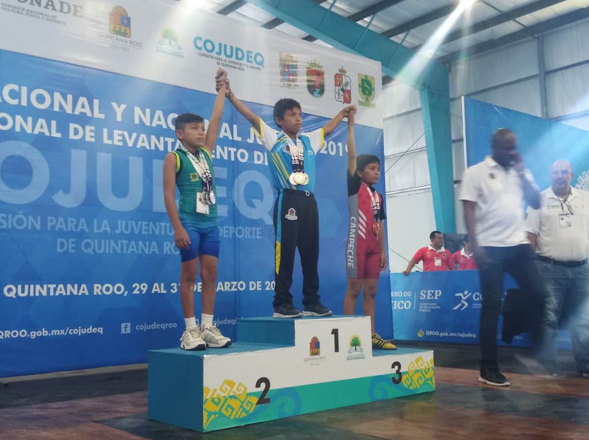 Logran jóvenes mayas 22 medallas en justa deportiva