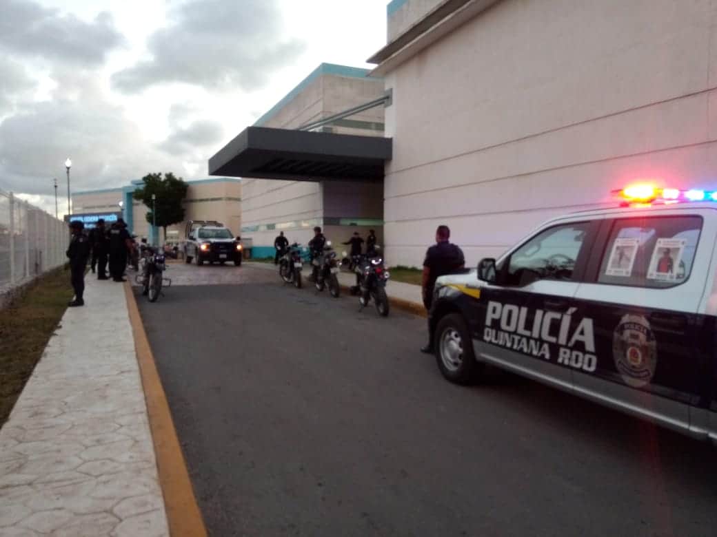 Acribillan a falso policía federal en Cancún; hay otro herido