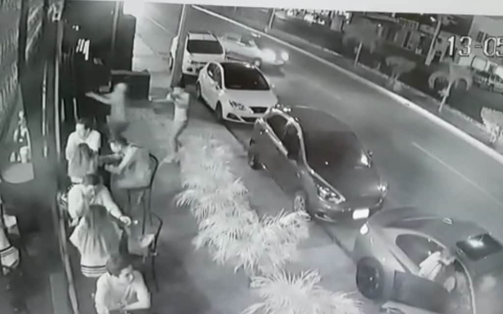 (VIDEO) Momento del ataque armado en Cervecería Chapultepec de Playa del Carmen