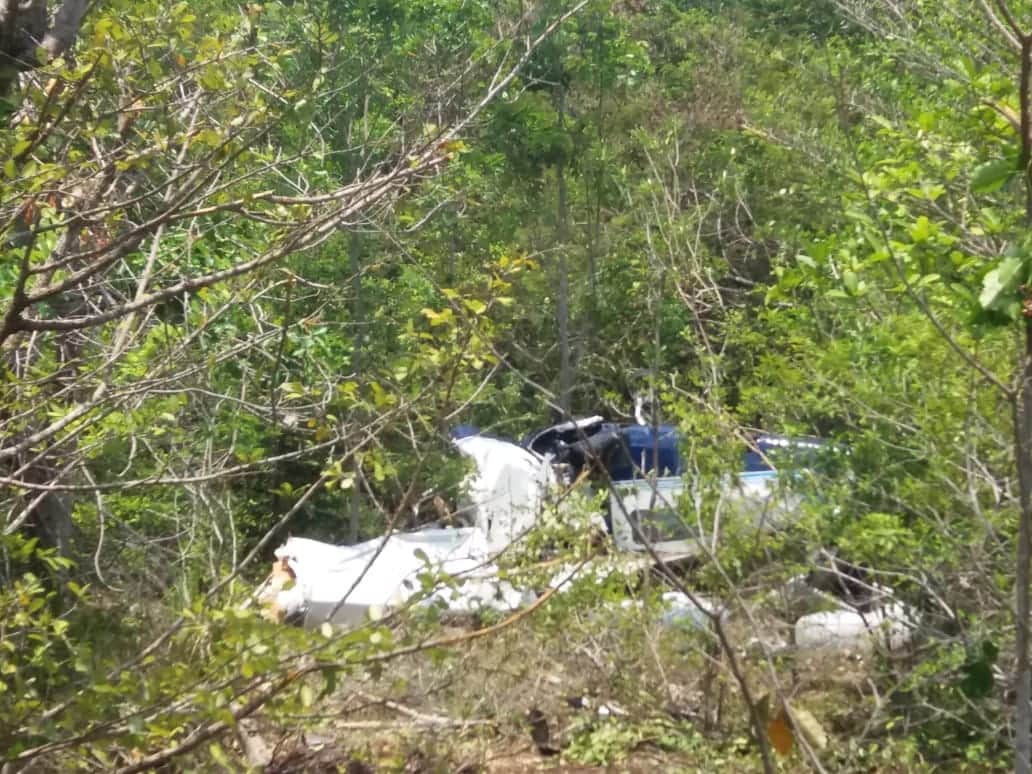 Mueren dos en desplome de avioneta en Mahahual