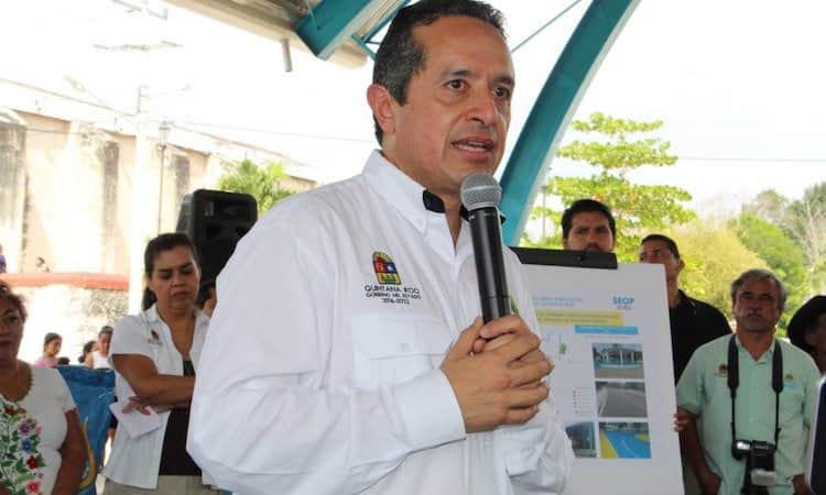 Carlos Joaquín "echa toda la carne al asador" por combatir el sargazo