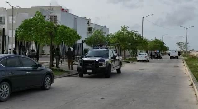 Ejecutan a presunto policía frente a su hijo en Cancún