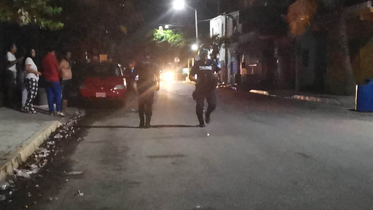 Recibe balazo afuera de bar en Playa del Carmen