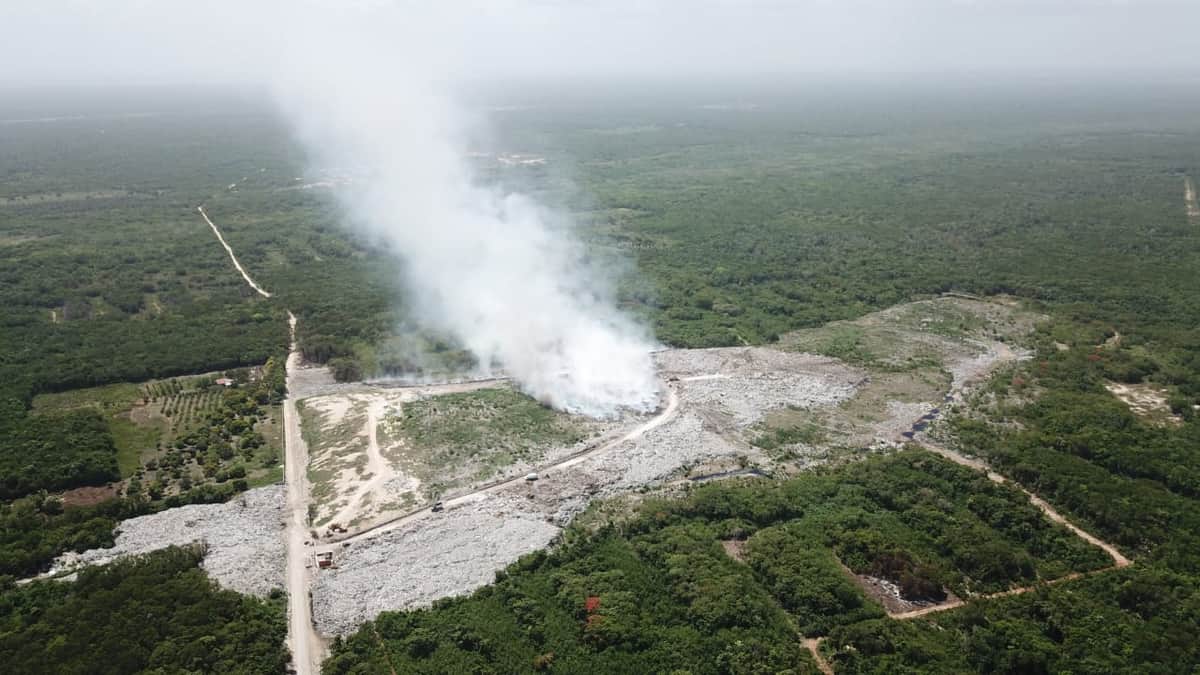 Van 6 días de incendio en el basurero de Chetumal sin lograr ser apagado