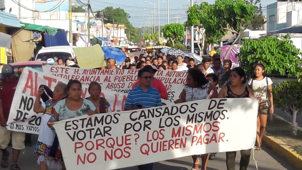Marchan extrabajadores del Ayuntamiento de JMM; alcaldesa se niega a pagar