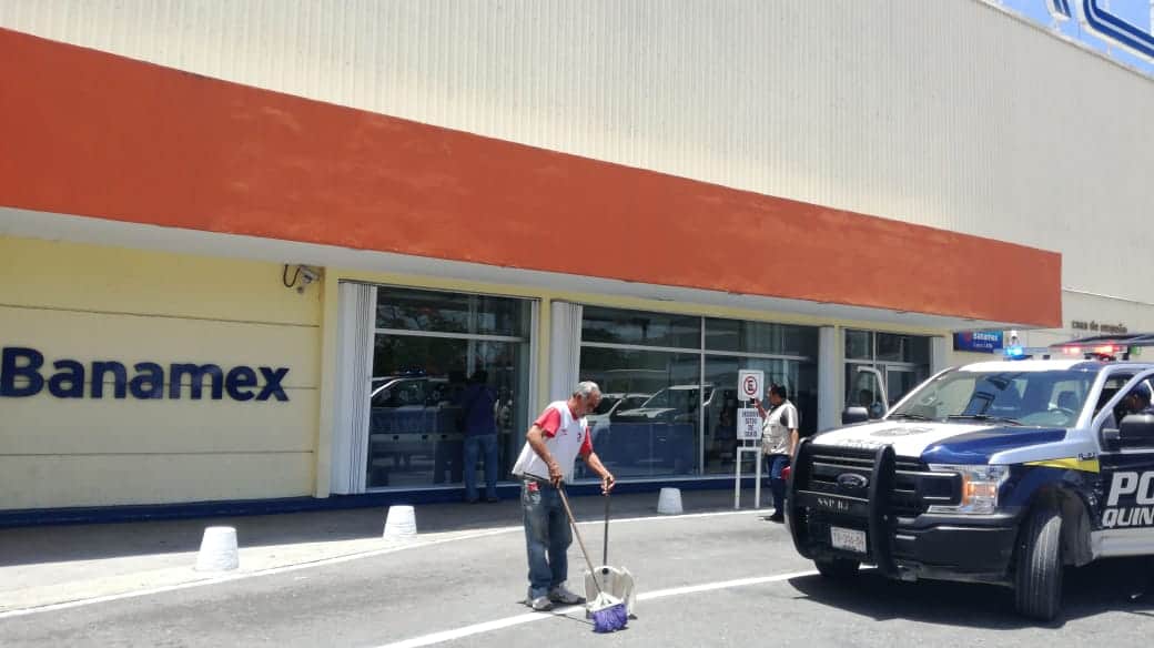 Asalto afuera del Banamex de Mundo Maya
