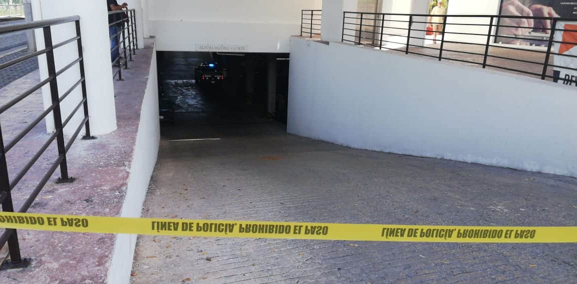 Balean y matan a delegado del INM frente a la Plaza Antigua de Playa del Carmen