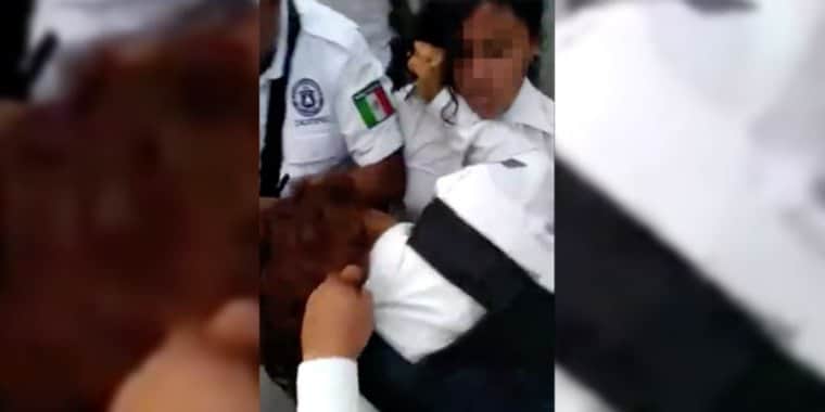 Video: Policía de tránsito se "desgreña" a adolescente por grabar detención