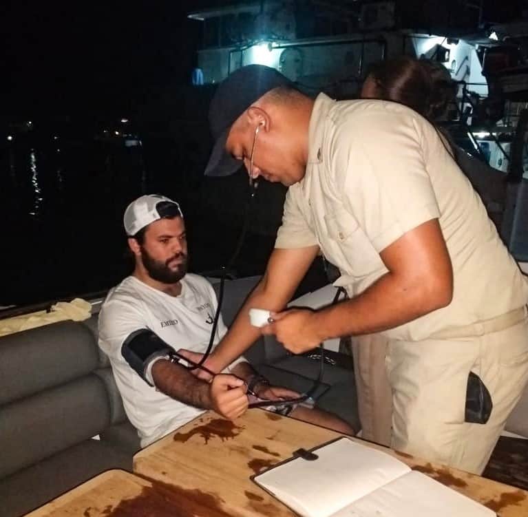 Rescata Marina a nueve tripulantes a la deriva en Isla Contoy