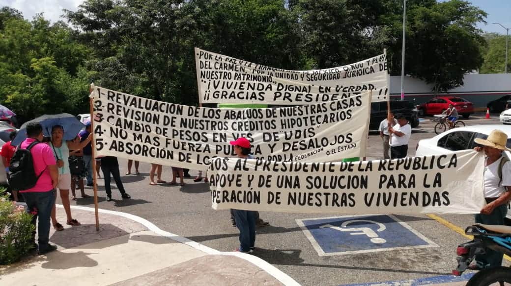 Protestan en Playa por desalojos bancarios
