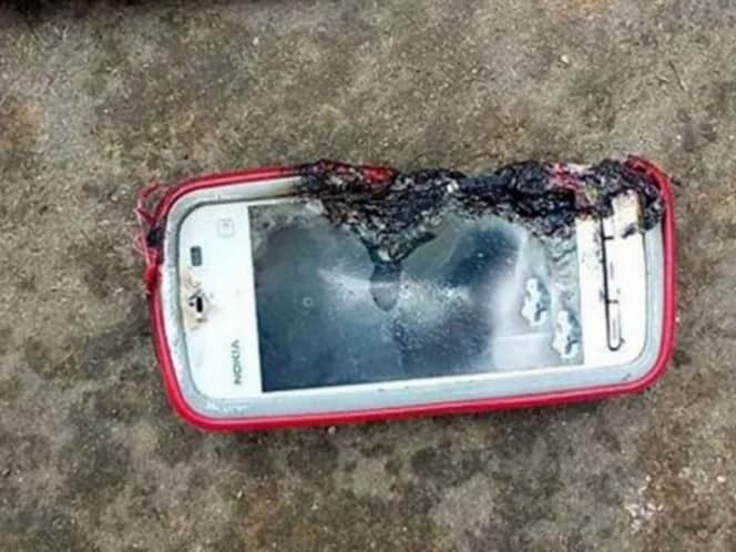 Niño muere electrocutado por jugar con celular conectado a la corriente