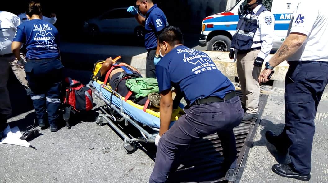 Intenta suicidarse y se avienta del distribuidor vial de Cancún