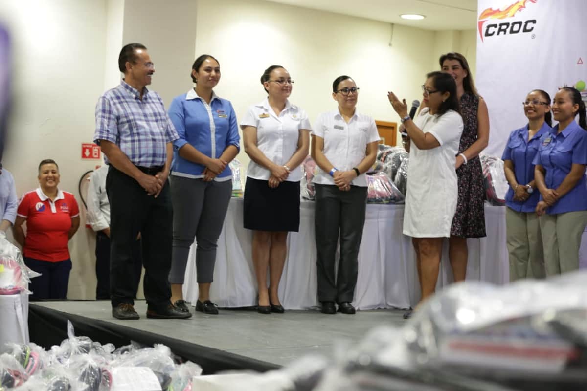Entrega CROC 19 mil 800 paquetes escolares en Q. Roo