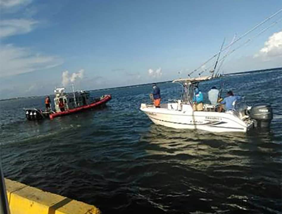 Rescata Marina a lancha de torneo deportivo en Mahahual