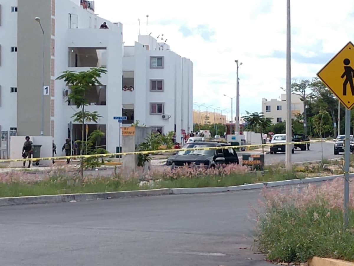 Muere un policía y otro quedó herido en emboscada en Cancún