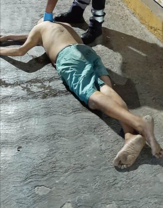 Muere por borracho, terminó en plena av. 20 de Playa del Carmen