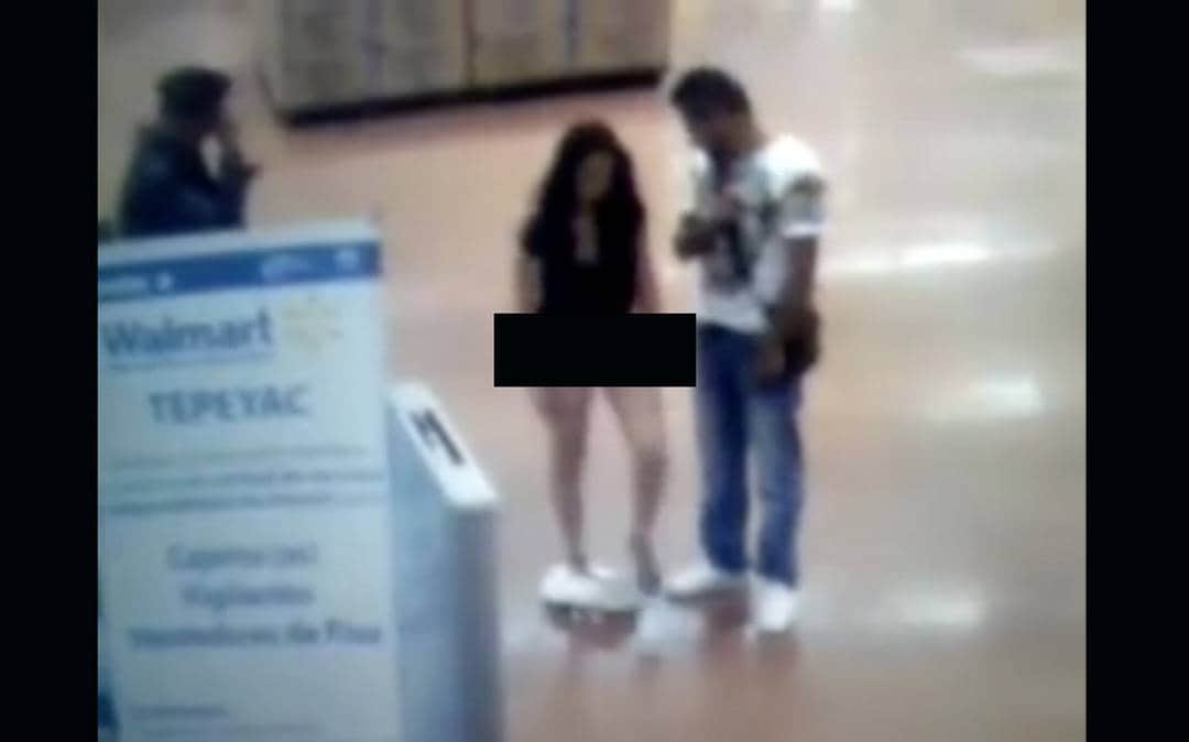 Mujer se desnuda al ser acusada de robo en el Walmart Tepeyac