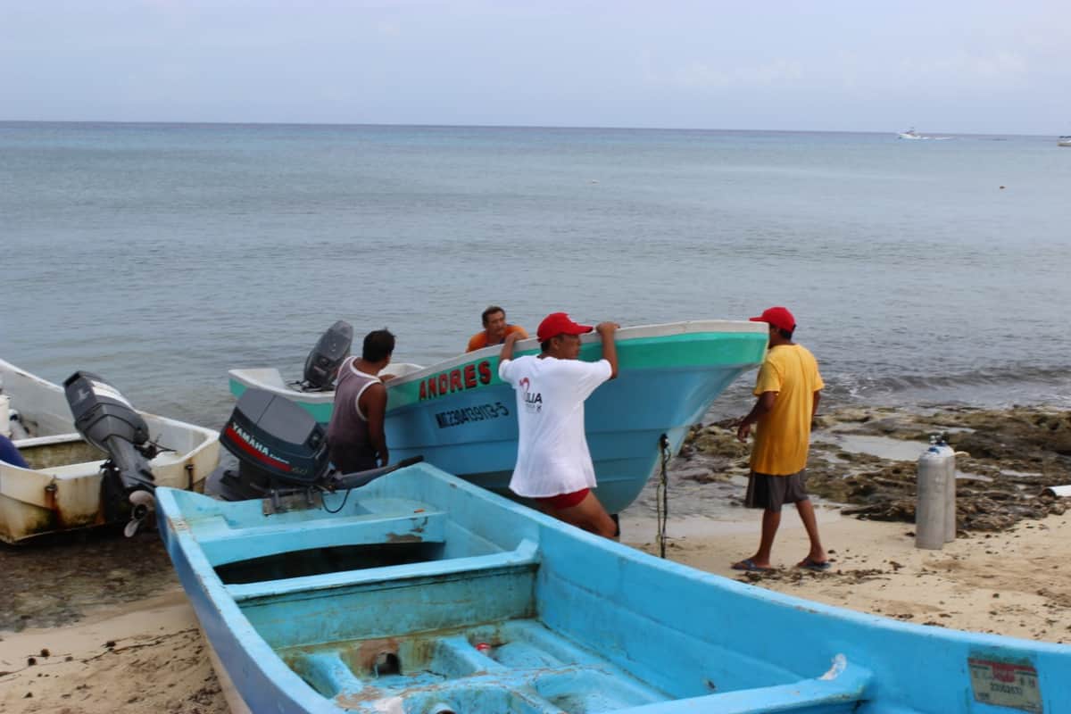 Intensa búsqueda por tres pescadores extraviados en Cozumel