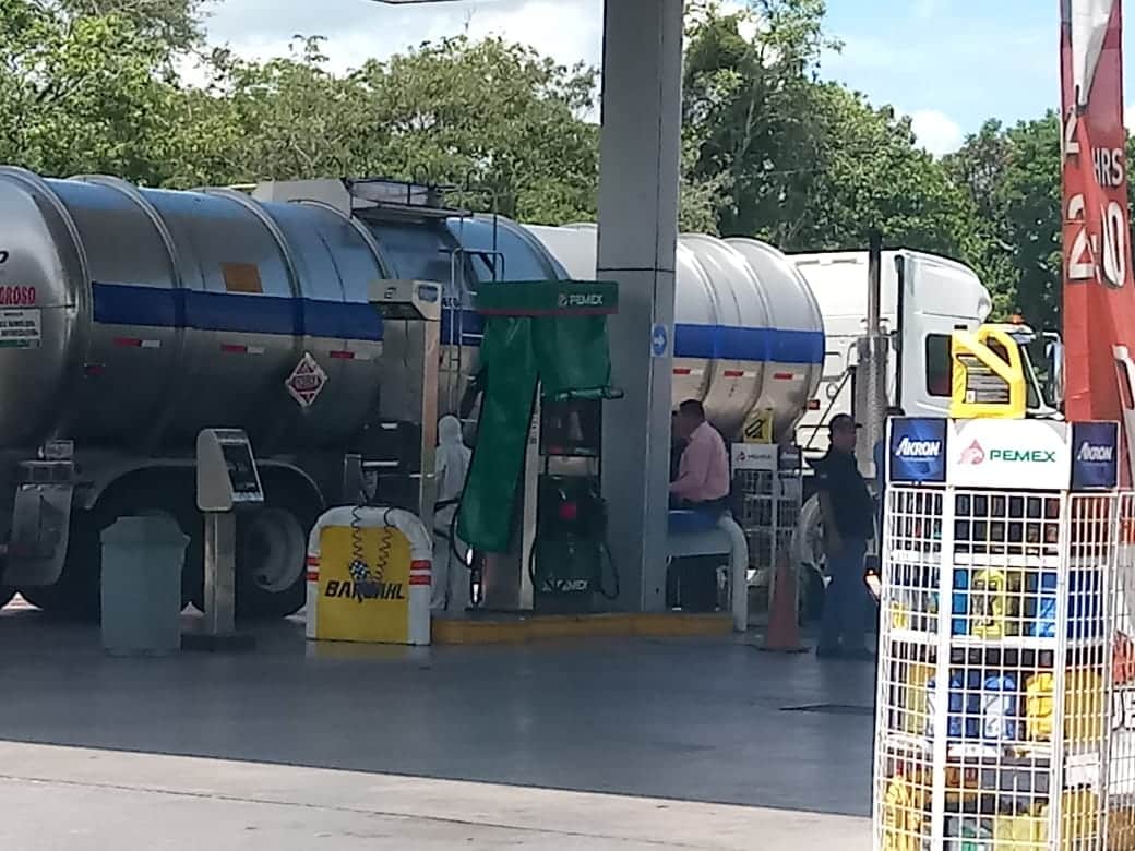 Agarran a "huacholeros" con pipa de gasolina en Chetumal