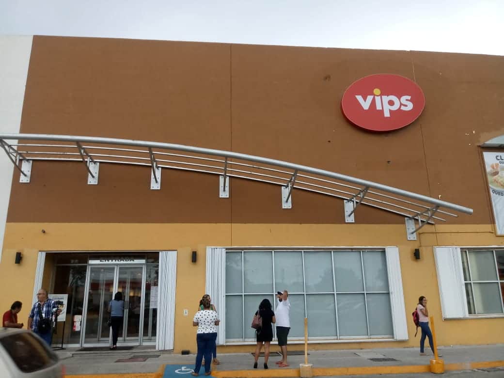 Luego de paro, Vips de Chetumal  accede a entregar propinas a meseras en Chetumal