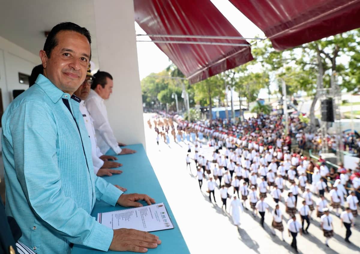 Preside Carlos Joaquín el Desfile Militar en Chetumal