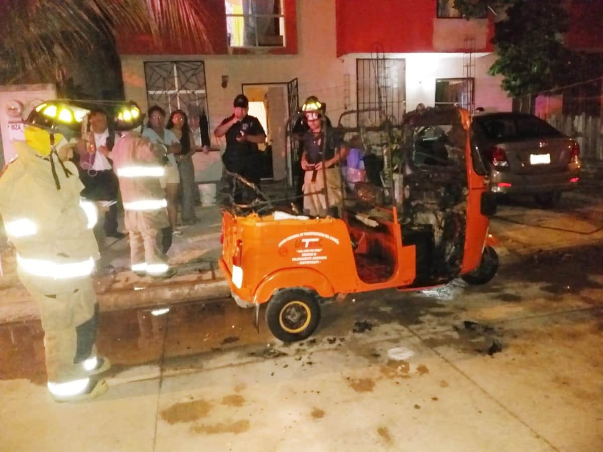 Queman mototaxis en Puerto Aventuras; ardieron dos