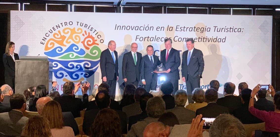Carlos Joaquín participa en encuentro para fortalecer la competitividad turística