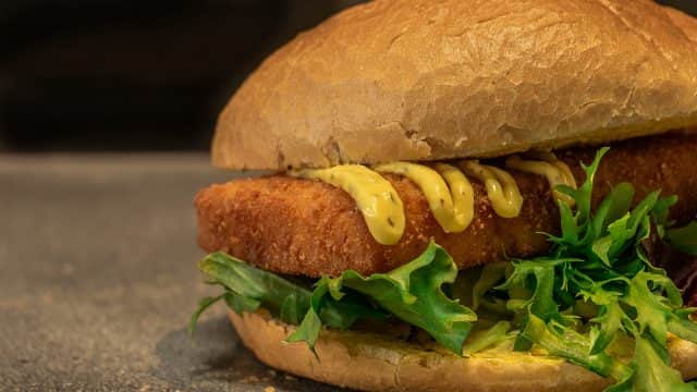 Profeco retira marca de hamburguesas que daban pellejo por carne