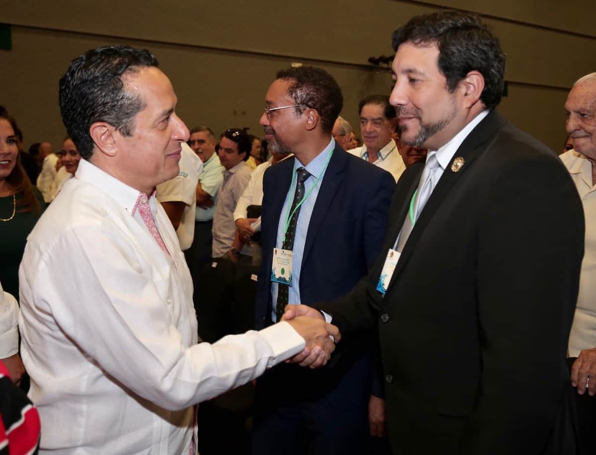 Quintana Roo comparte estrategias de éxito para la contención del sargazo