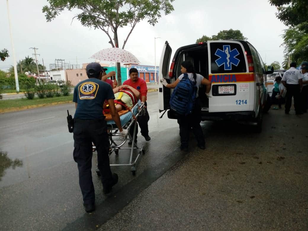 Golpe a taxi lesiona a una pasajera en Chetumal