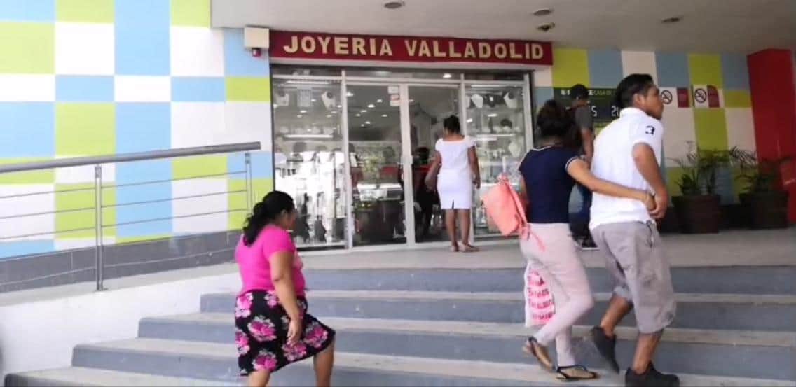 Asaltan joyería en Plaza las Tiendas de Cancún