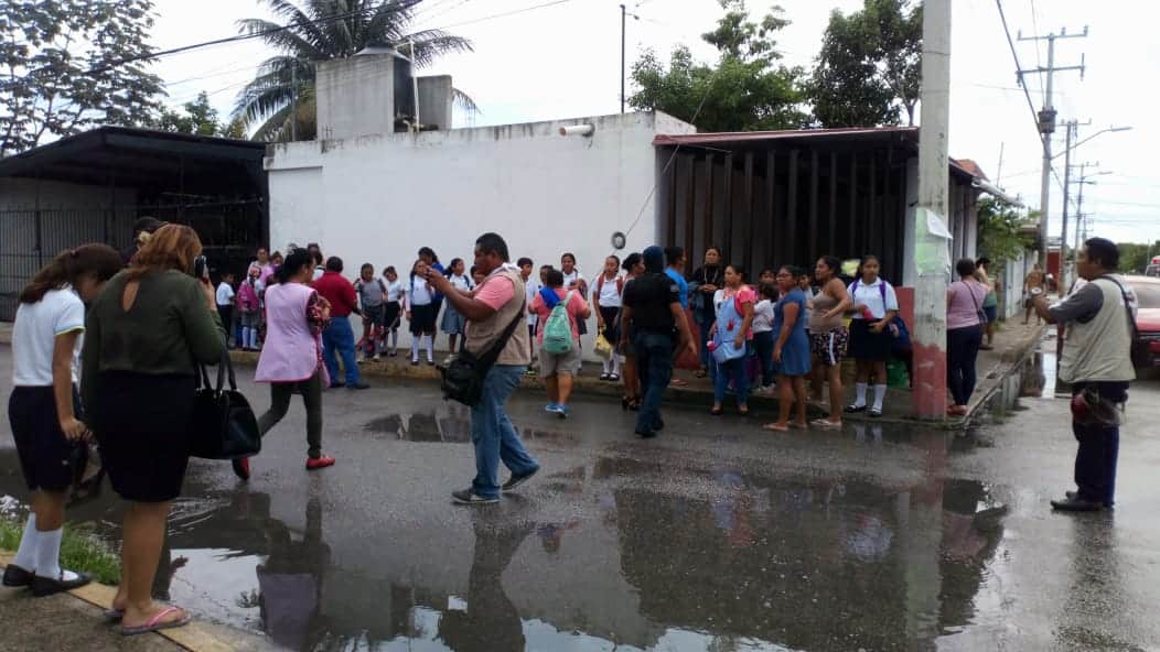 Fuga de amoniaco en Cancún; desalojan a los habitantes de Puerto Juárez