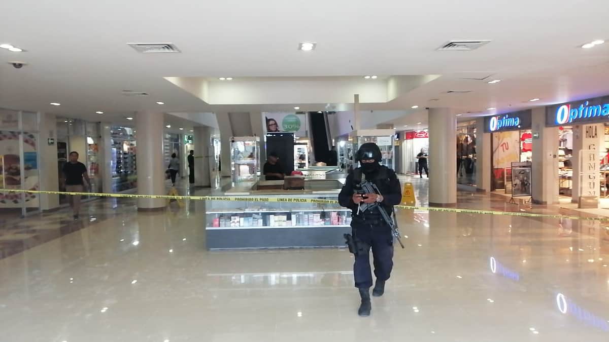 Baleado en plaza Las Tiendas de Cancún