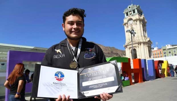 Cumple su sueño de estudiar en la NASA gracias a vender pastes