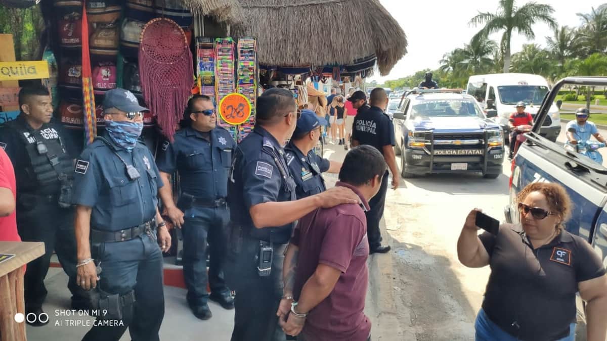 Detienen a 19 ambulantes en Cozumel