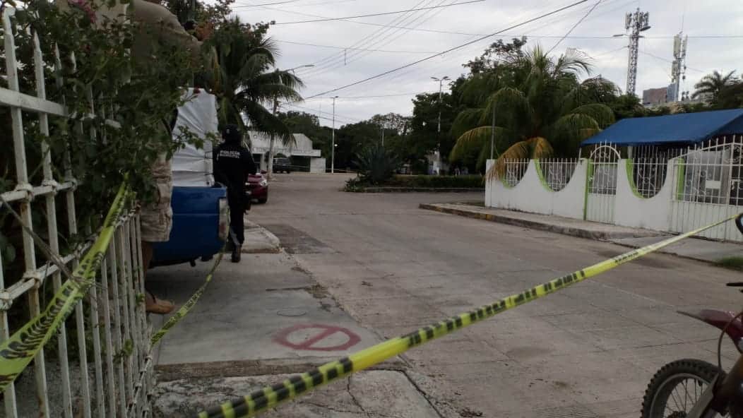 Hallan un cadáver ensabanado en la SM 24 de Cancún