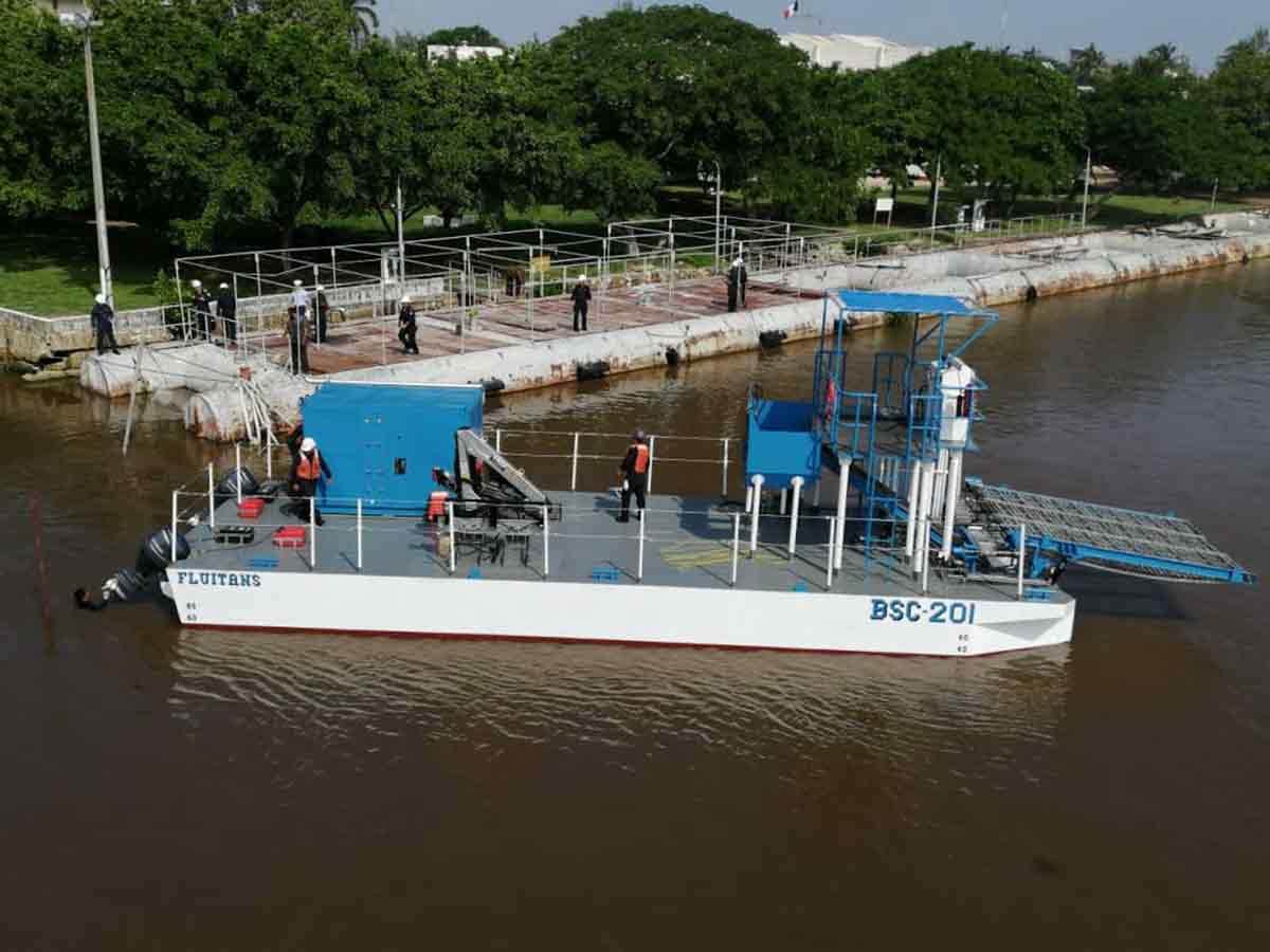 Así quedó la primera sargacera construida por la SEMAR