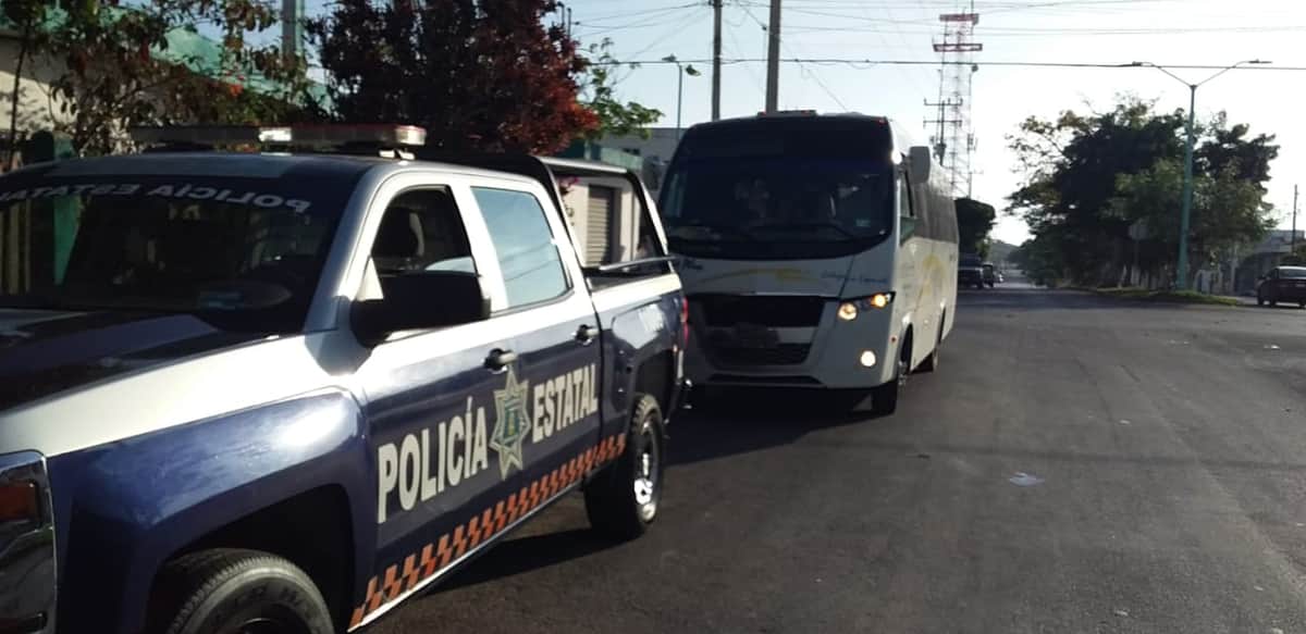 Autobús lleno de turistas choca en Chetumal