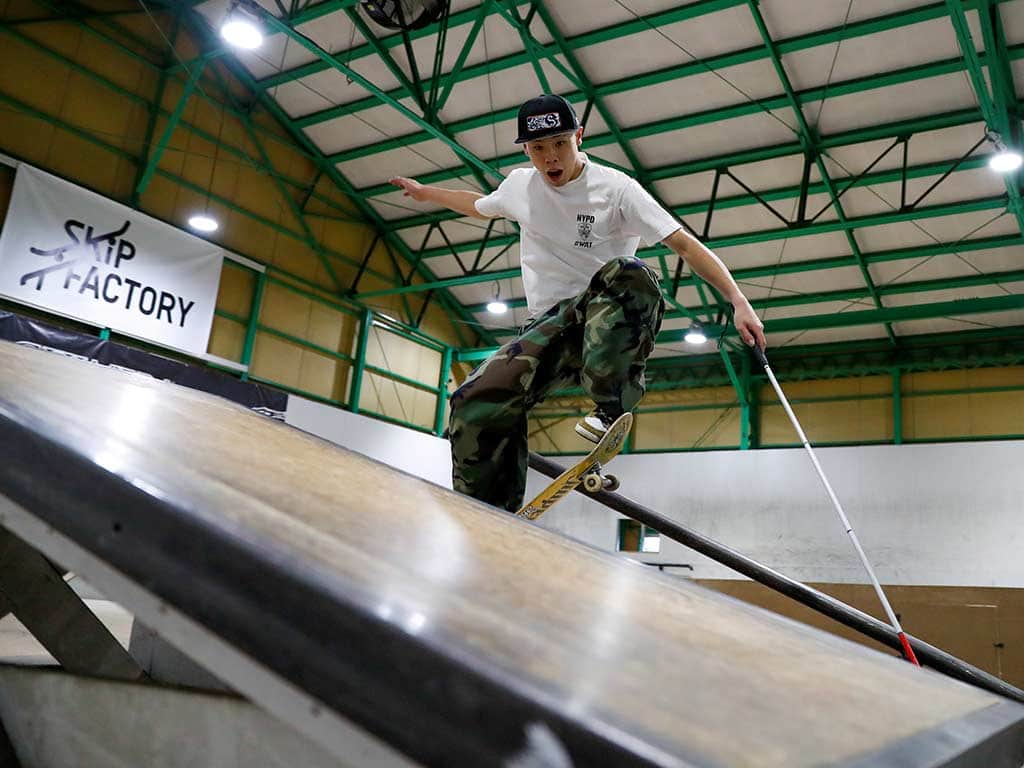 Skater ciego sorprende a todo Japón con sus trucos extremos