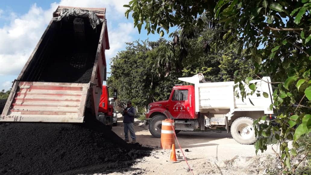 Volqueteros bloquean obra por deuda de casi 2 mdp en Cozumel