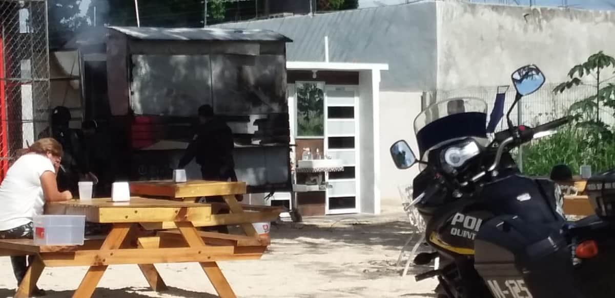 "Al carbón" quedó un puesto ambulante de hamburguesas en Chetumal