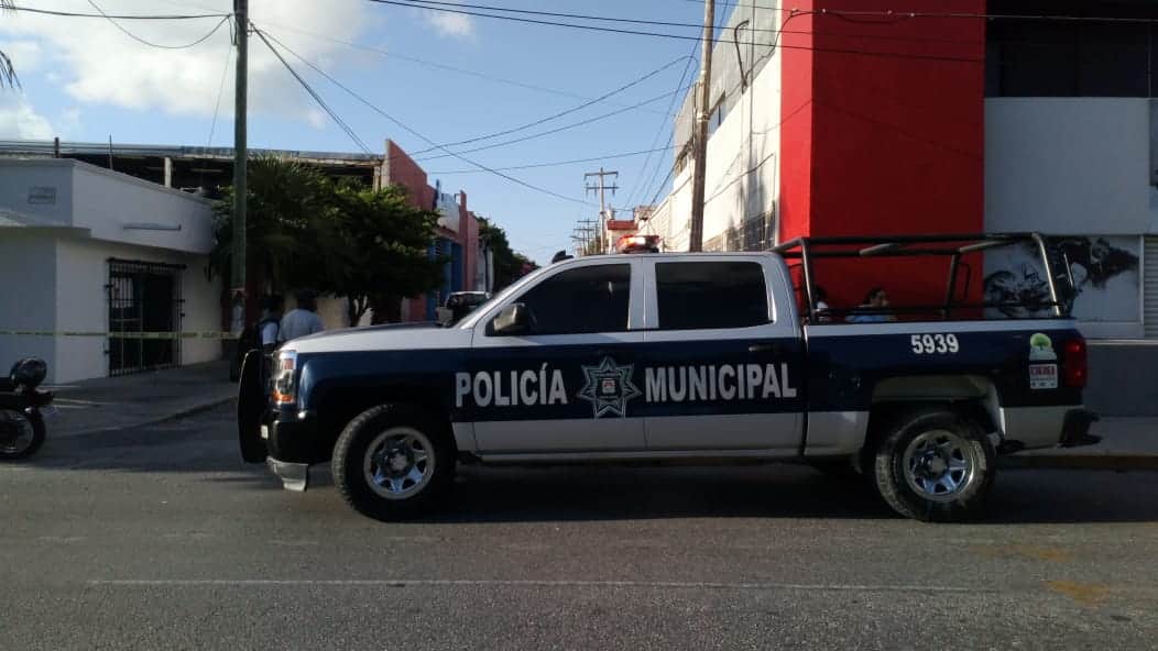 Balean a dos personas en la avenida Chichén Itzá de Cancún