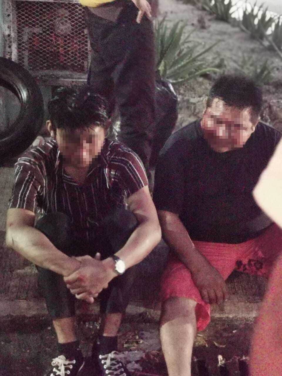 Vecinos capturan y golpean a supuestos asaltantes, en Cancún