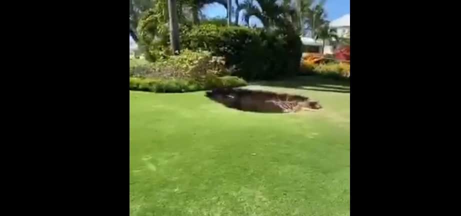 (Video) Aparecen misteriosos socavones en Islas Caimán tras sismo de 7.7 grados en el Caribe