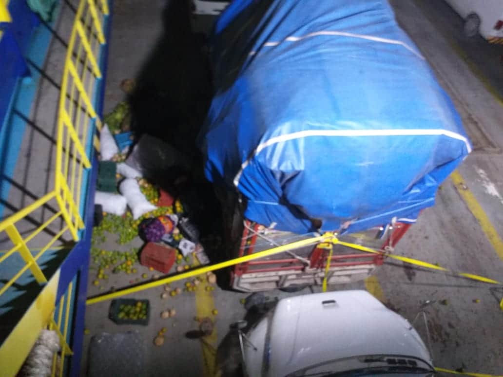 Ultramar casi tira a camión por la borda y se niega a pagar daños