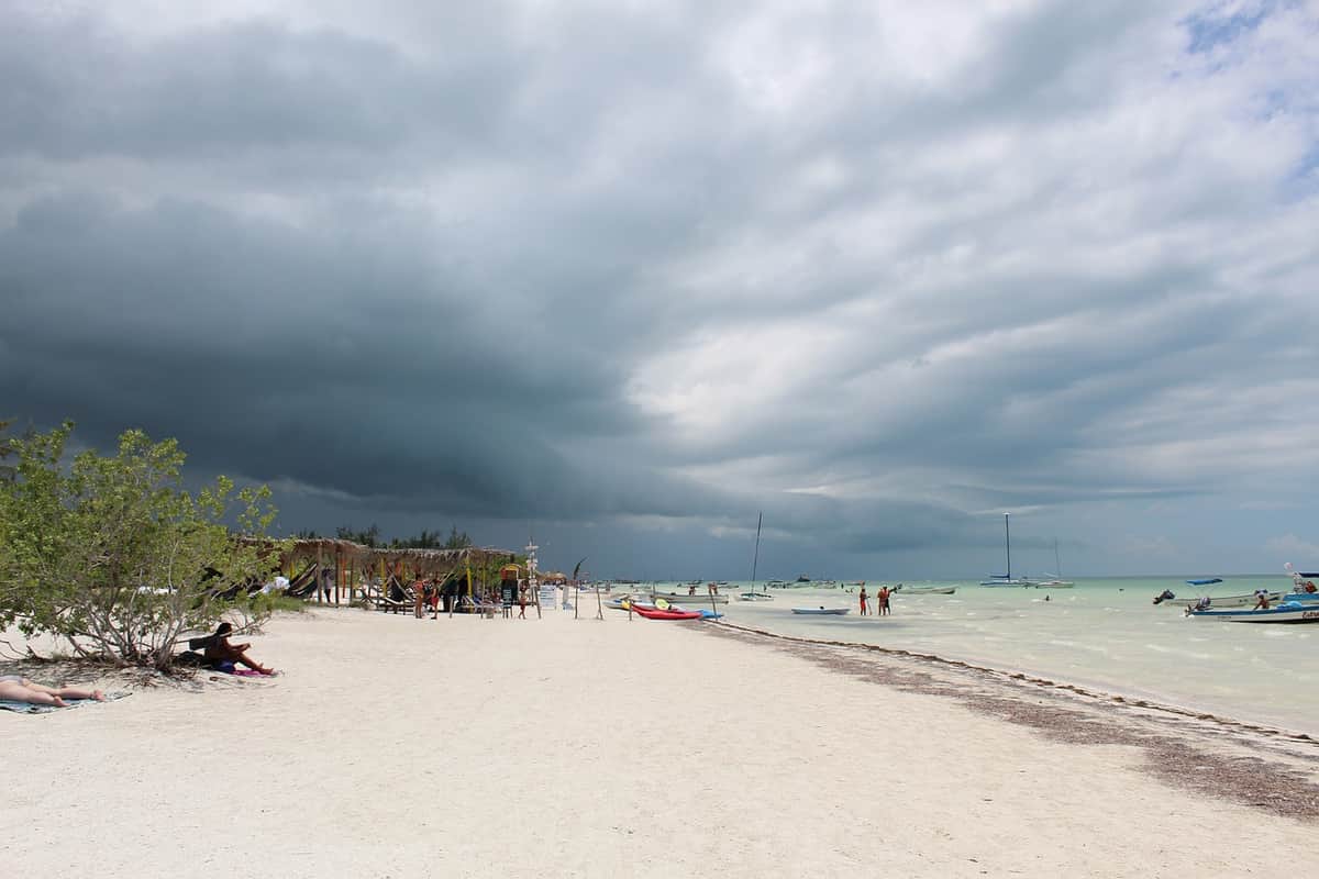 Pronostican lluvias dispersas en las costas de Quintana Roo
