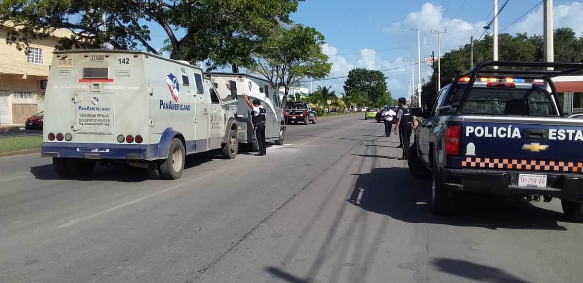 Camión de valores se incendia en Chetumal