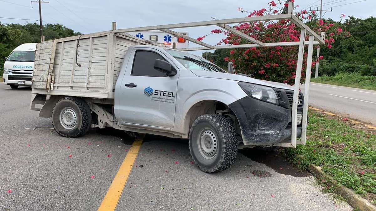 Falla de neumático provoca tremendo accidente en carretera Playa-Tulum