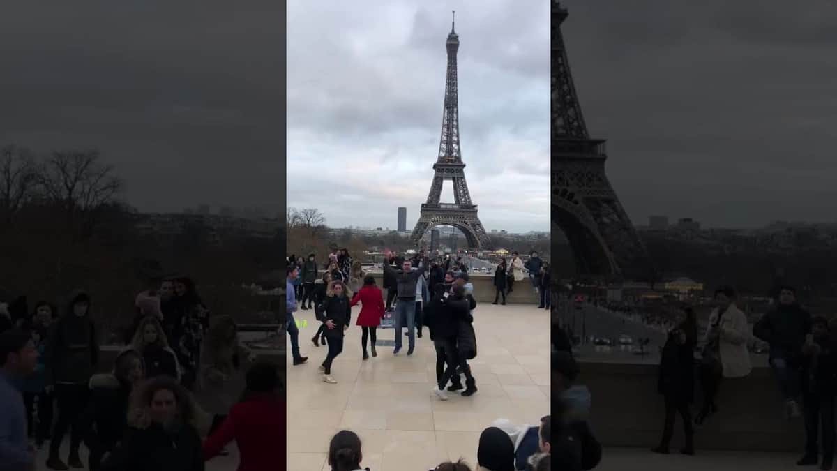 (Video) Mexicanos arman la fiesta con "La Chona" en París